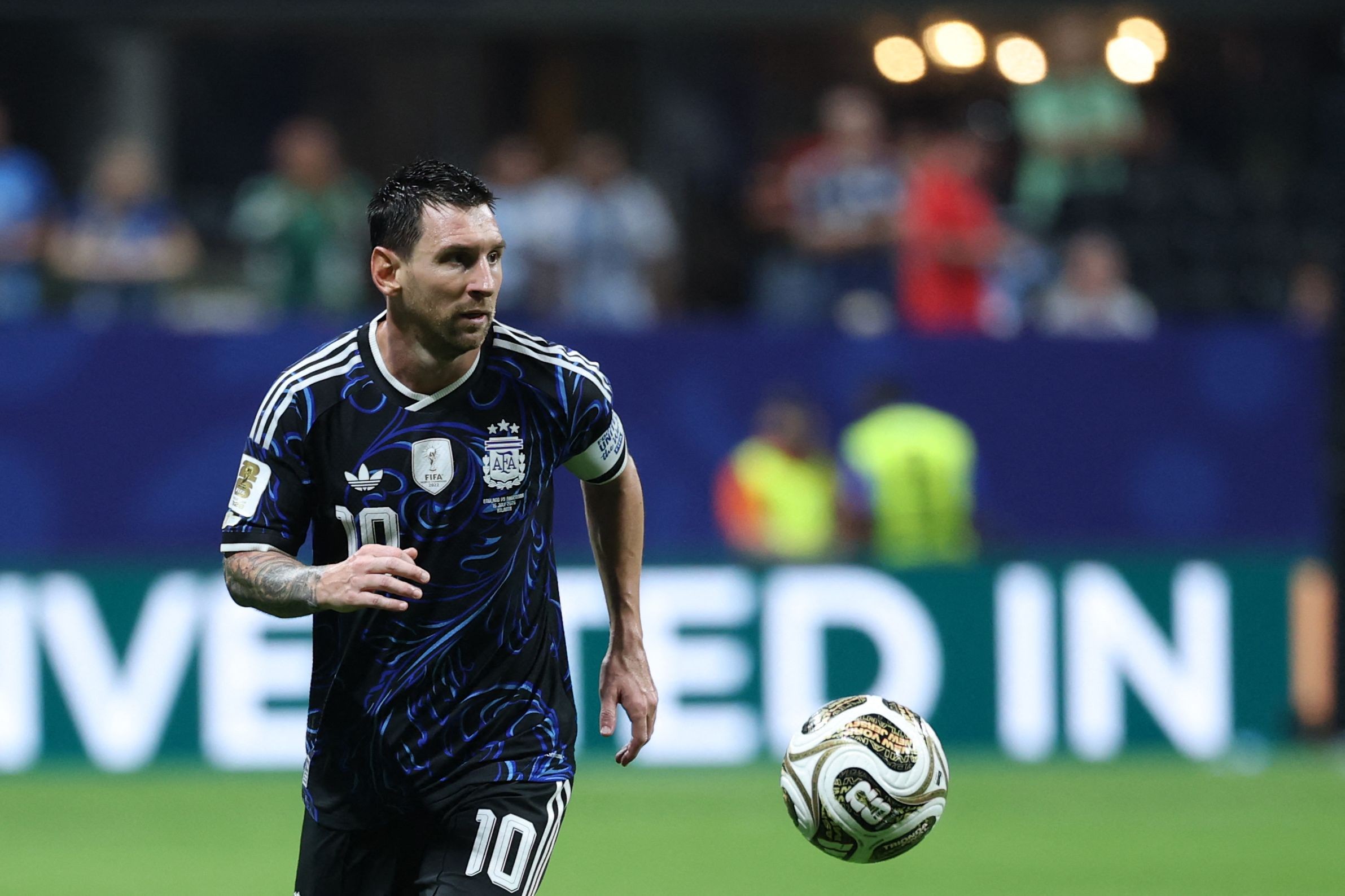 Messi persegue Chuteira de Ouro contra Mbappé em final histórica