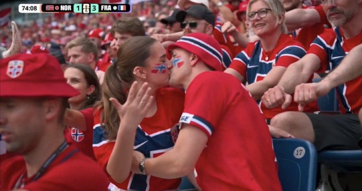 Remada viking vira lua de mel: quem são os recém-casados que roubaram a cena na transmissão em jogo da Noruega