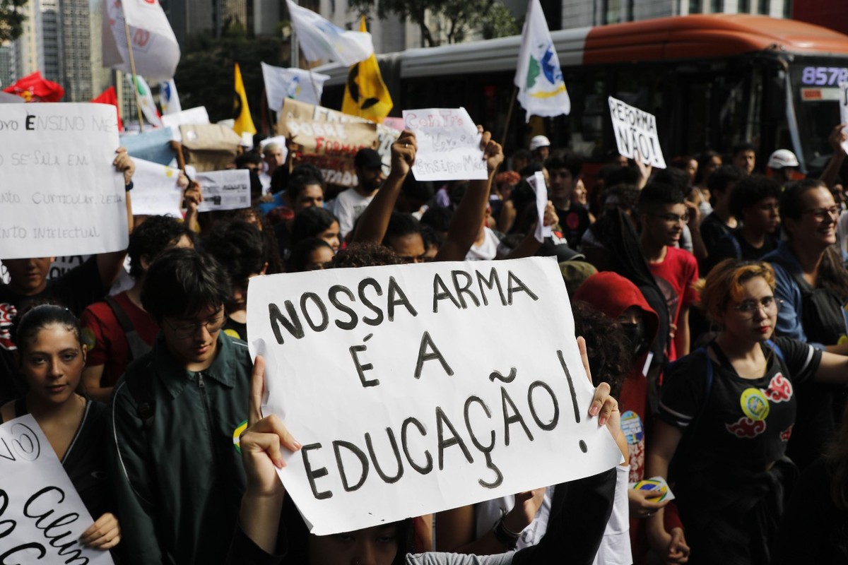Mec deve suspender cronograma de implementação do novo ensino médio