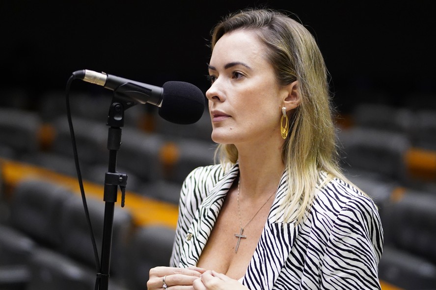 Juiz arquiva ação de Julia Zanatta contra o PT: 'Curioso que se apresente  como defensora da liberdade de expressão'