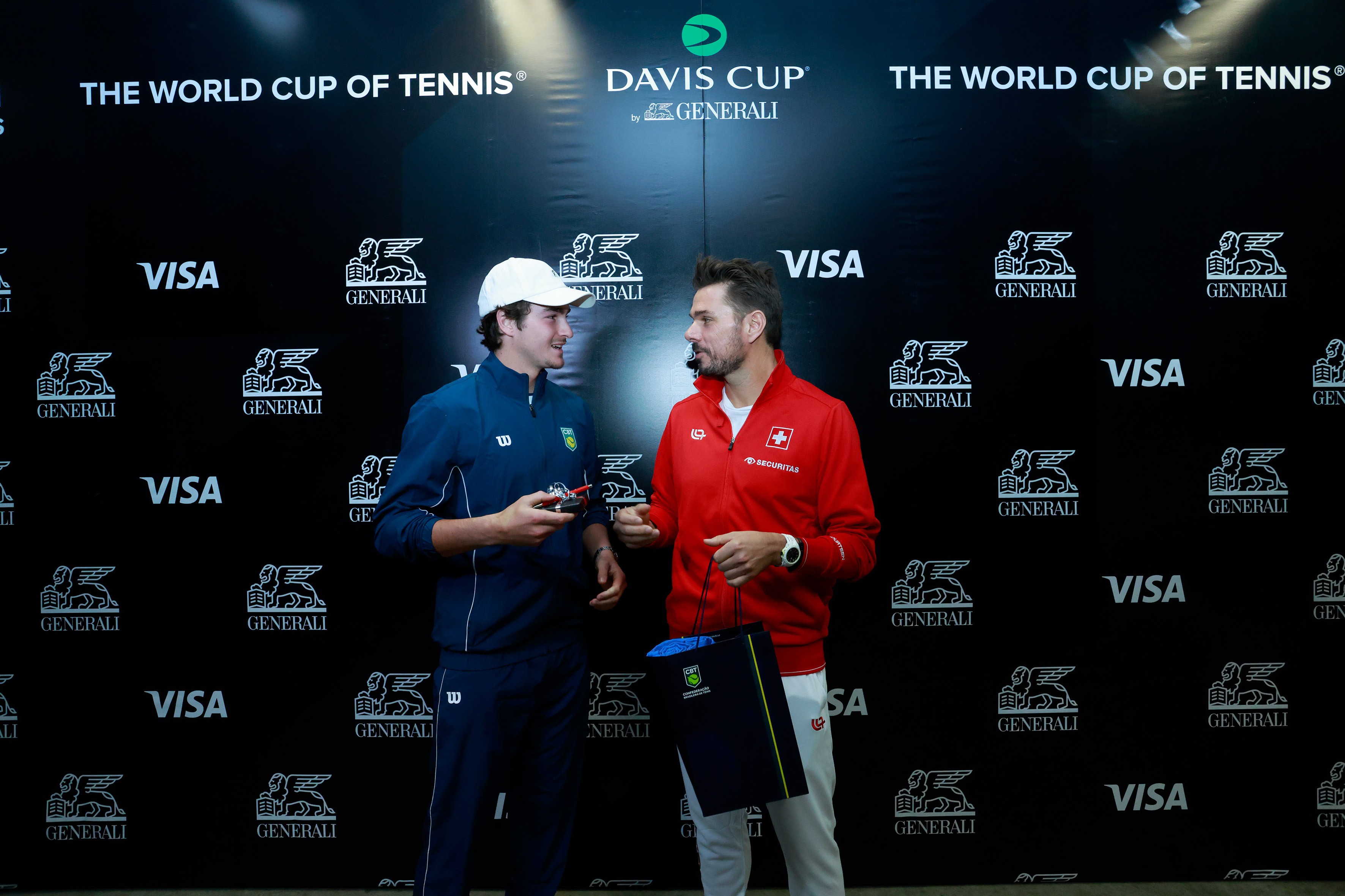 Na quadra rápida e coberta no Rio, em vez do tradicional saibro, João Fonseca lidera Brasil contra Suíça de Wawrinka na Copa Davis