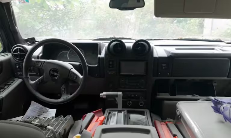 Interior do Hummer H2 Stretch — Foto: Reprodução