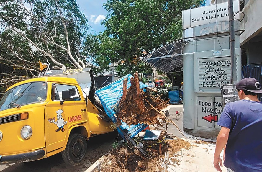 Um quarto da cidade sem luz, milhares sem água e voos cancelados: como foi  o dia de caos em São Paulo