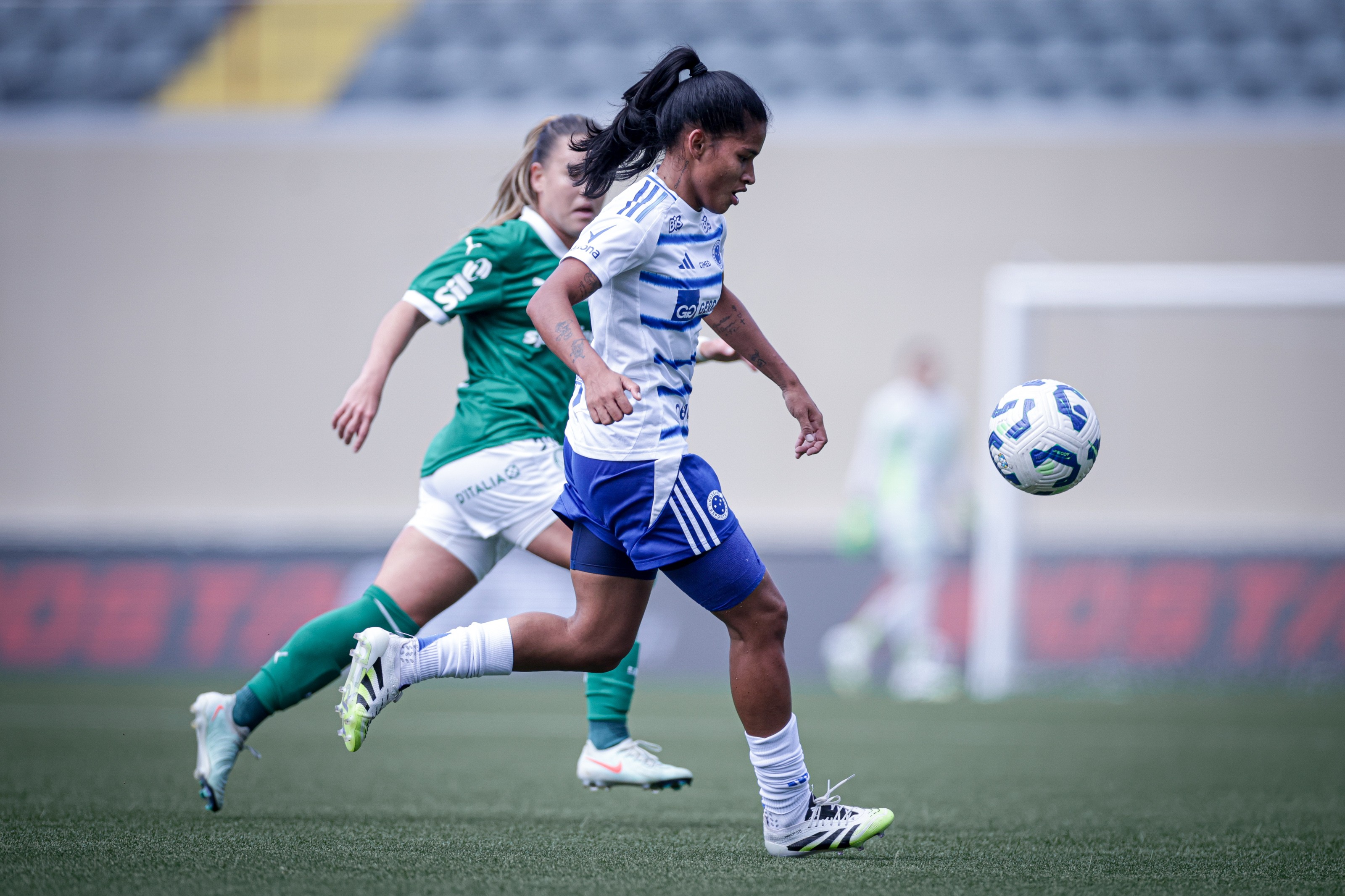 Corinthians e Cruzeiro vencem fora de casa e abrem vantagem nas semifinais do Brasileirão feminino