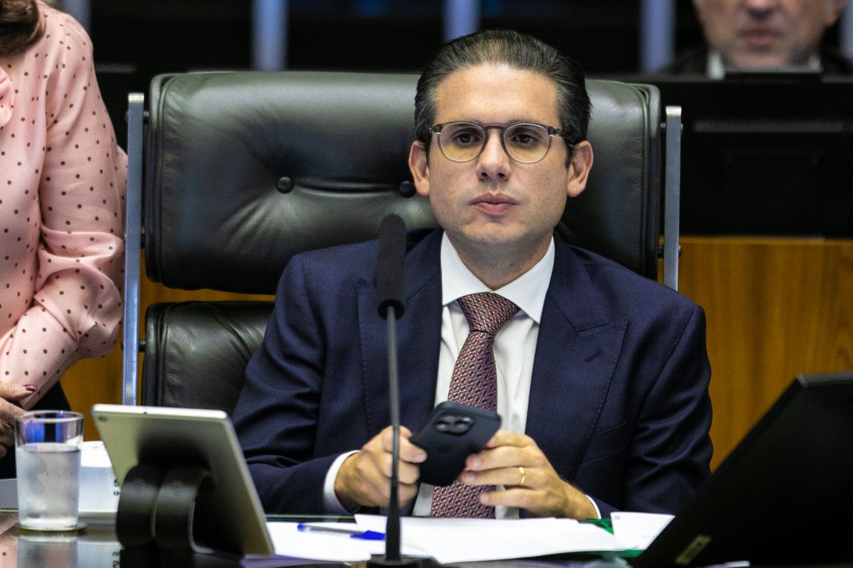 Motta diz que Câmara está à disposição para ‘agir com firmeza’ em resposta a Trump