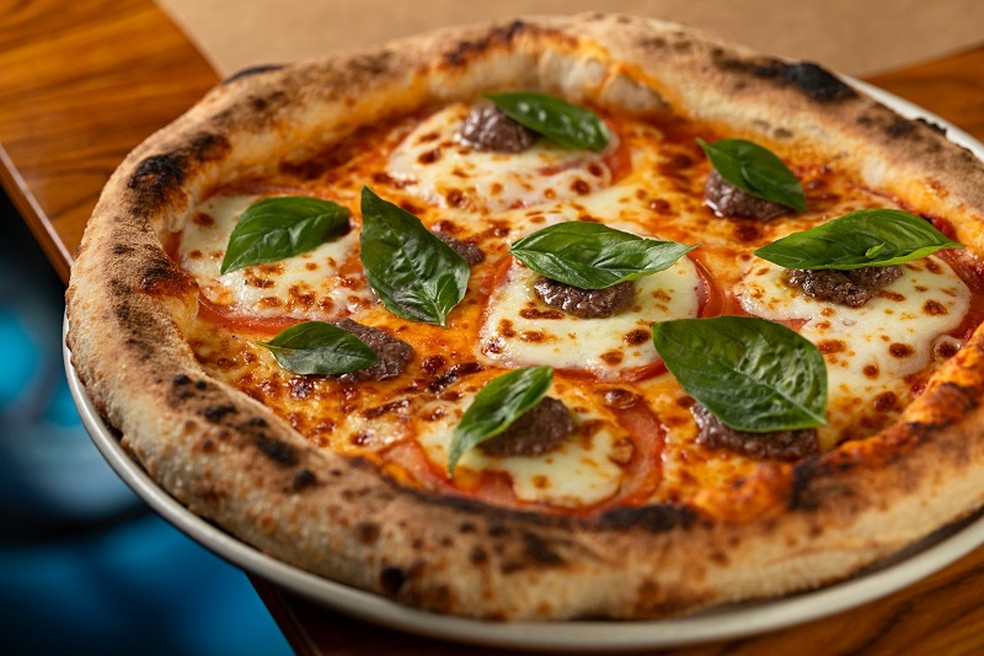 Puli Trattoria: a pizza caprese — Foto: Divulgação / Foto de Rodrigo Azevedo