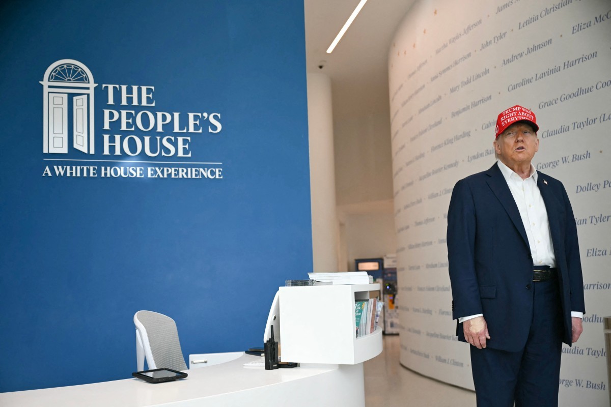 Trump reaparece com mão maquiada após diagnóstico de insuficiência venosa; entenda condição