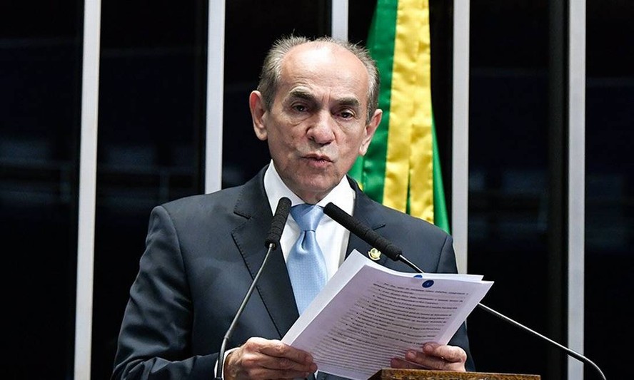 O senador Marcelo Castro, relator da proposta