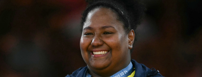 Após vencer na categoria +78kg no judô, Beatriz Souza garantiu a primeira medalha de ouro para o Brasil em Paris — Foto: Luis ROBAYO / AFP