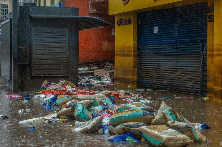 Crescem número de lixões a céu aberto em Porto Alegre — Foto: EVANDRO LEAL/Agencia Enquadrar/Agencia O Globo