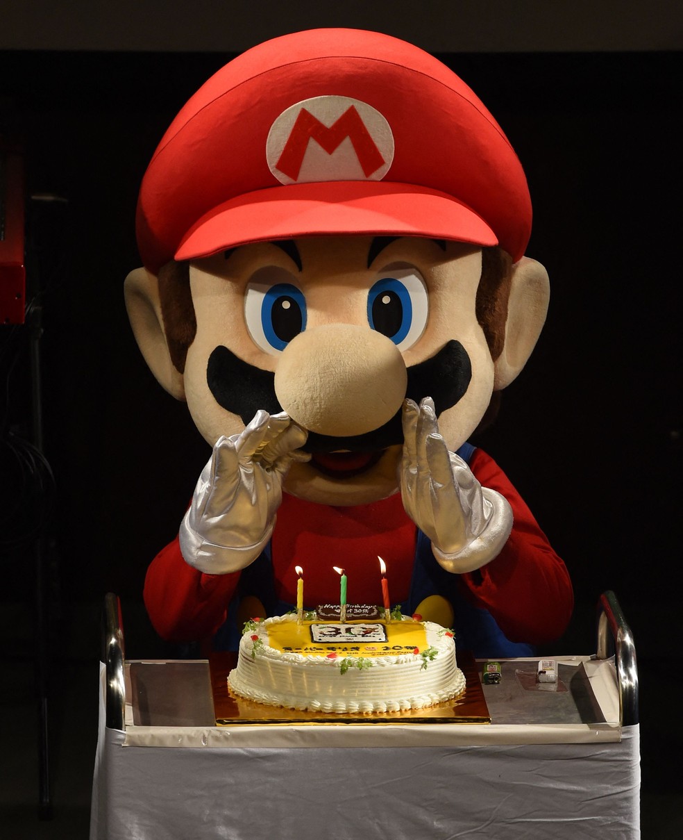 Super Mario no seu aniversário de 30 anos, em 2015, em Tokio — Foto: TOSHIFUMI KITAMURA / AFP