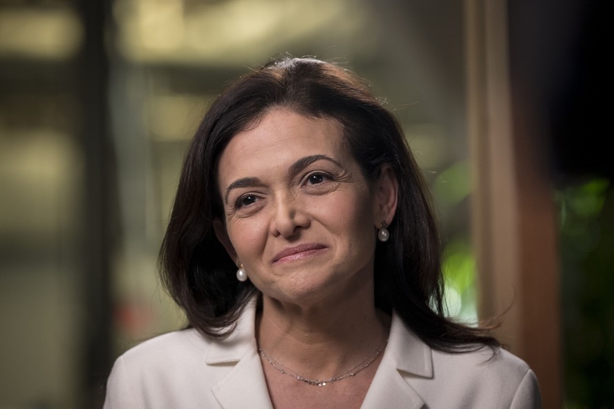 Sheryl Sandberg deixa conselho da Meta. Veja quem &eacute; a executiva que foi  bra&ccedil;o-direito de Zuckerberg por mais de uma d&eacute;cada