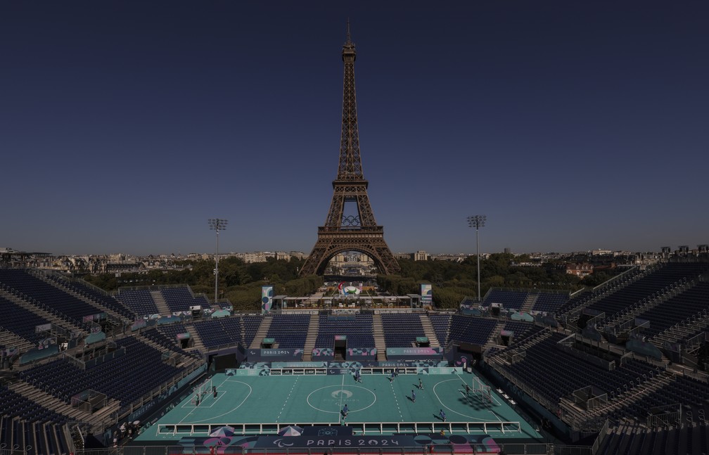 Arena Torre Eiffel: do vôlei de praia olímpico para o futebol para cegos paralímpico — Foto: Divulgação CPB