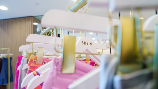 Shein compra 30% de dona da Forever 21 e venderá produtos da marca americana em sua plataforma