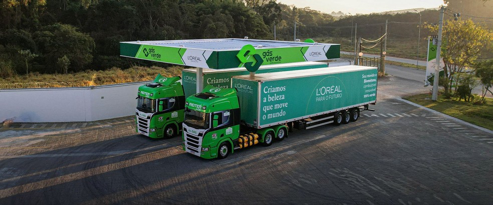 L’Oréal implementou um modelo com frota dedicada de 16 caminhões movidos a biometano — Foto: Divulgação
