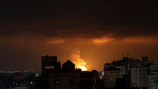 Israel faz novos bombardeios e se prepara para 'confrontos prolongados' em Gaza