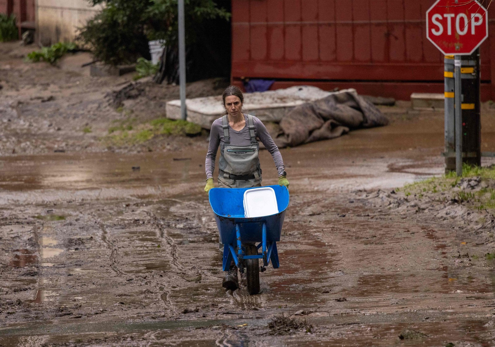 Campos e estradas foram totalmente inundados — Foto: David Mcnew / AFP