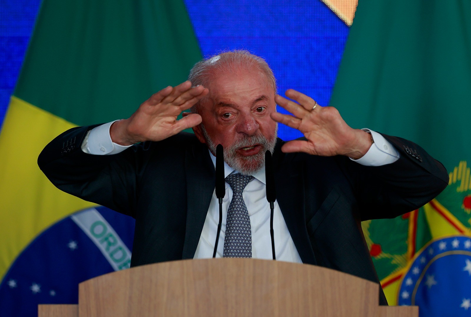 Lula sanciona perdão de dívidas a MEIs e envia PEC do transporte de graça em último ato de governo antes da eleição