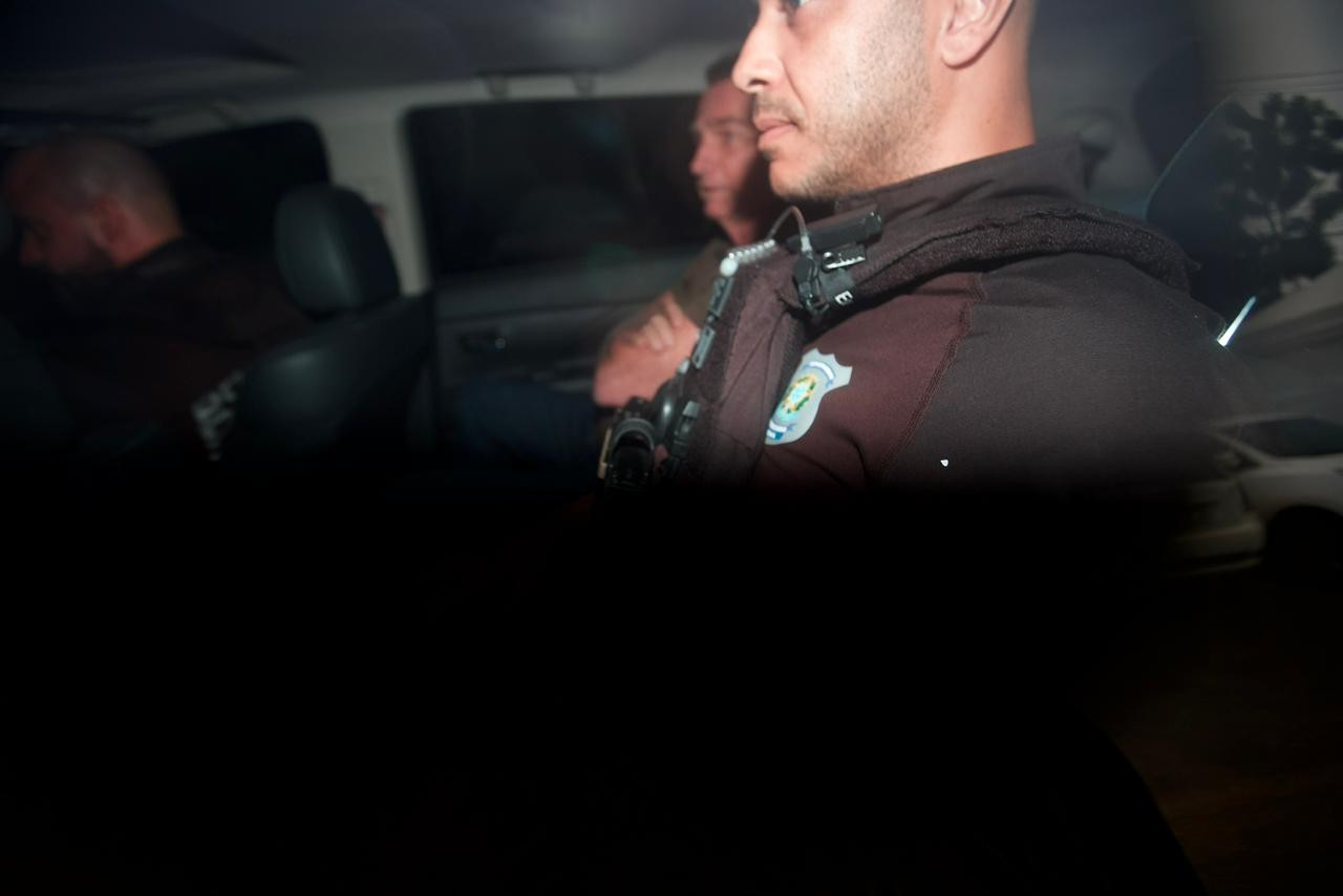 Bolsonaro deixa hospital ap&oacute;s exames e retorna &agrave; pris&atilde;o na PF