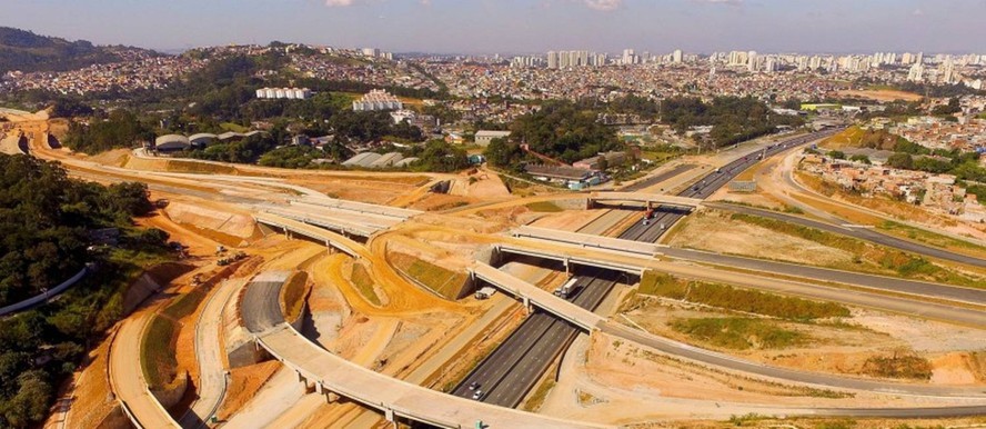 Vista aérea das obras do Rodoanel Norte, às margens da rodovia Fernão Dias (BR-381), na altura do km 92, em Guarulhos, em 2018