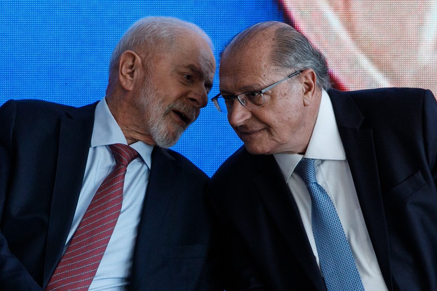Presidente Lula e o vice-presidente, Geraldo Alckmin, em evento no Palácio do Planalto
