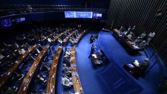 CCJ aprova 'PEC da Transição'  que amplia gastos em R$ 168 bilhões