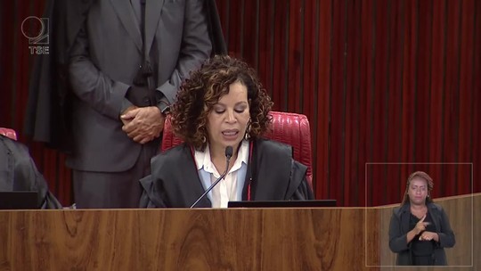 'Esse lugar não é só meu', diz primeira ministra negra do TSE em discurso de estreia na Corte