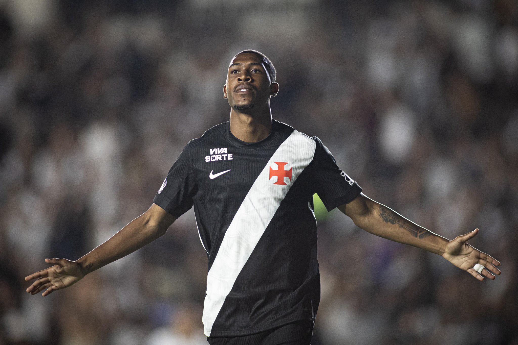 Vasco se despede de Rayan, vendido ao Bournemouth
