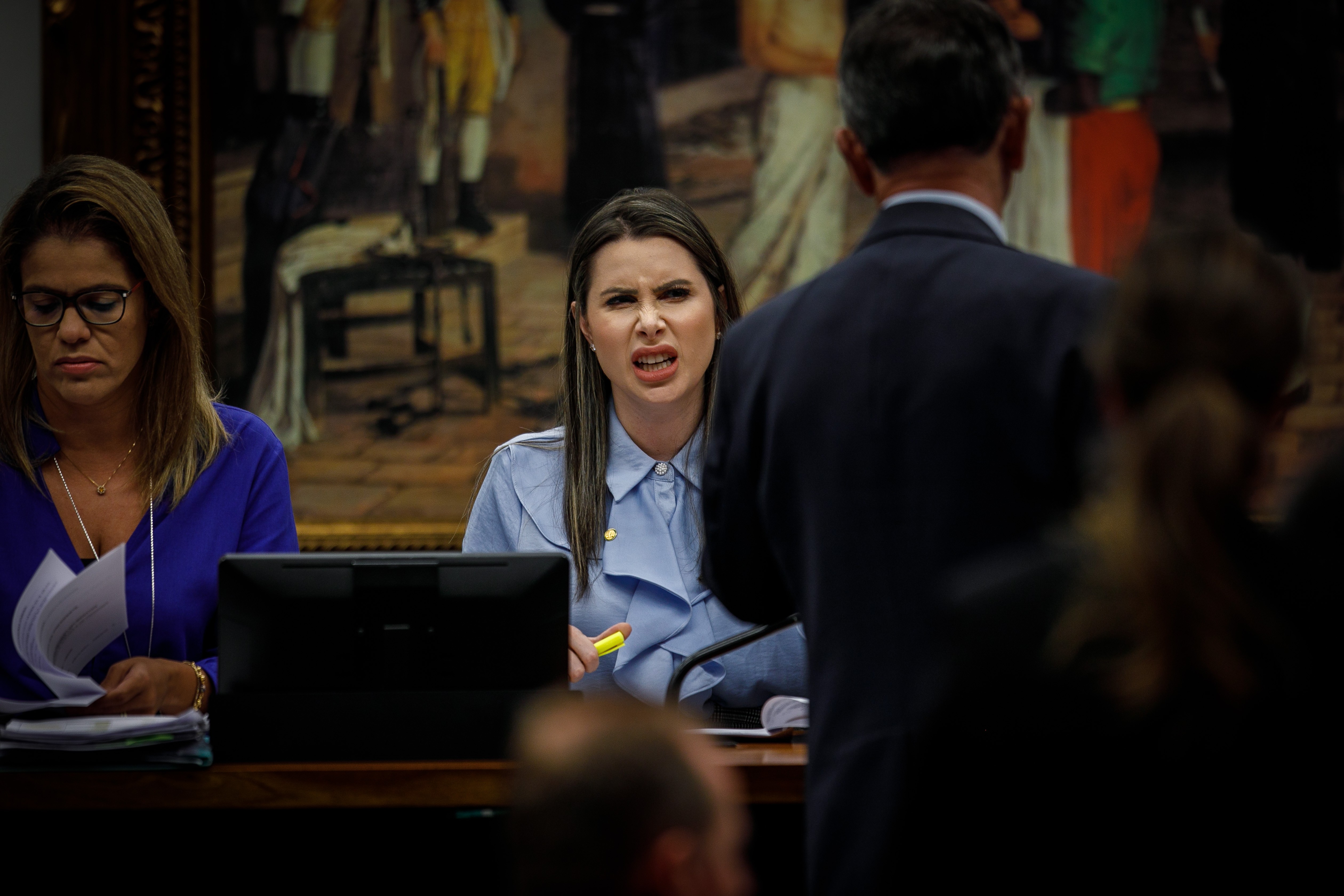 Governo lava as mãos na Câmara e partidos da base contribuem para aprovar 'pacote anti-STF'