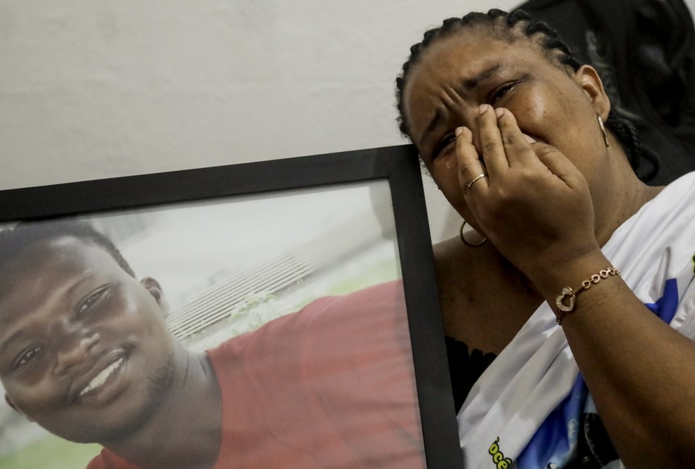 Ivana Lay, mãe do congolês Moise Kabamgabe, que morreu espancado em quiosque na Barra, fala que o filho foi vítima da mesma violência que o fez fugir do Congo Agência O Globo — Foto:         