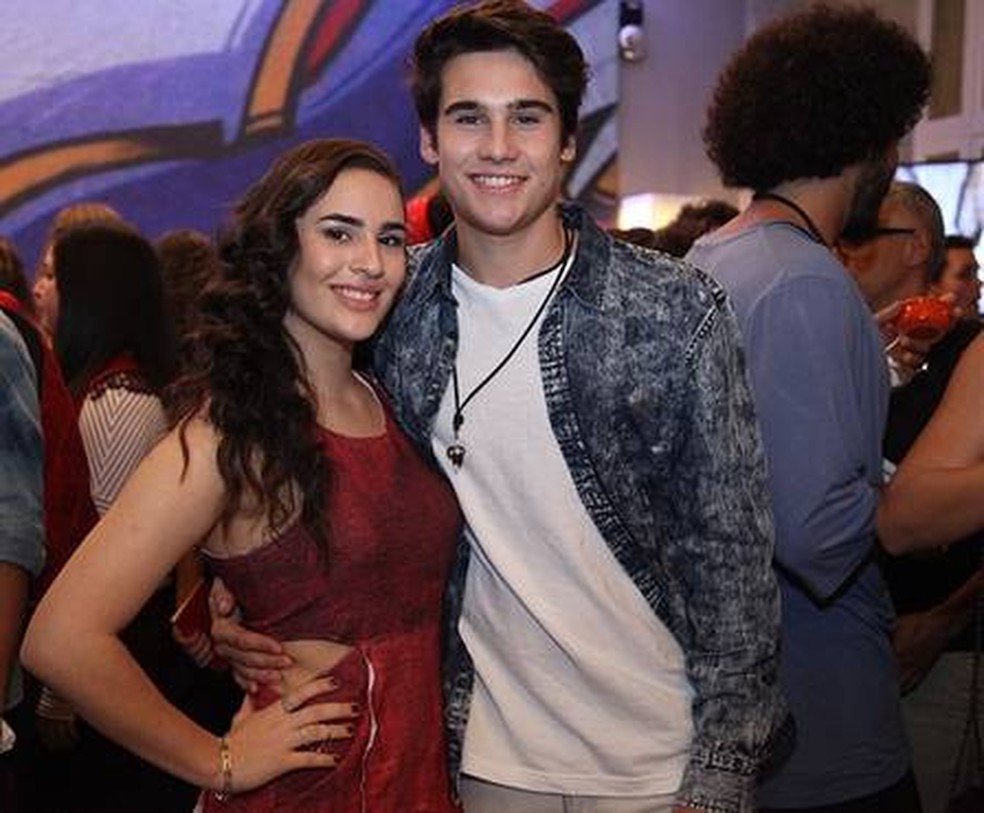 Nicolas Prattes e Lívian Aragão, em 2015 — Foto: Divulgação/TV Globo