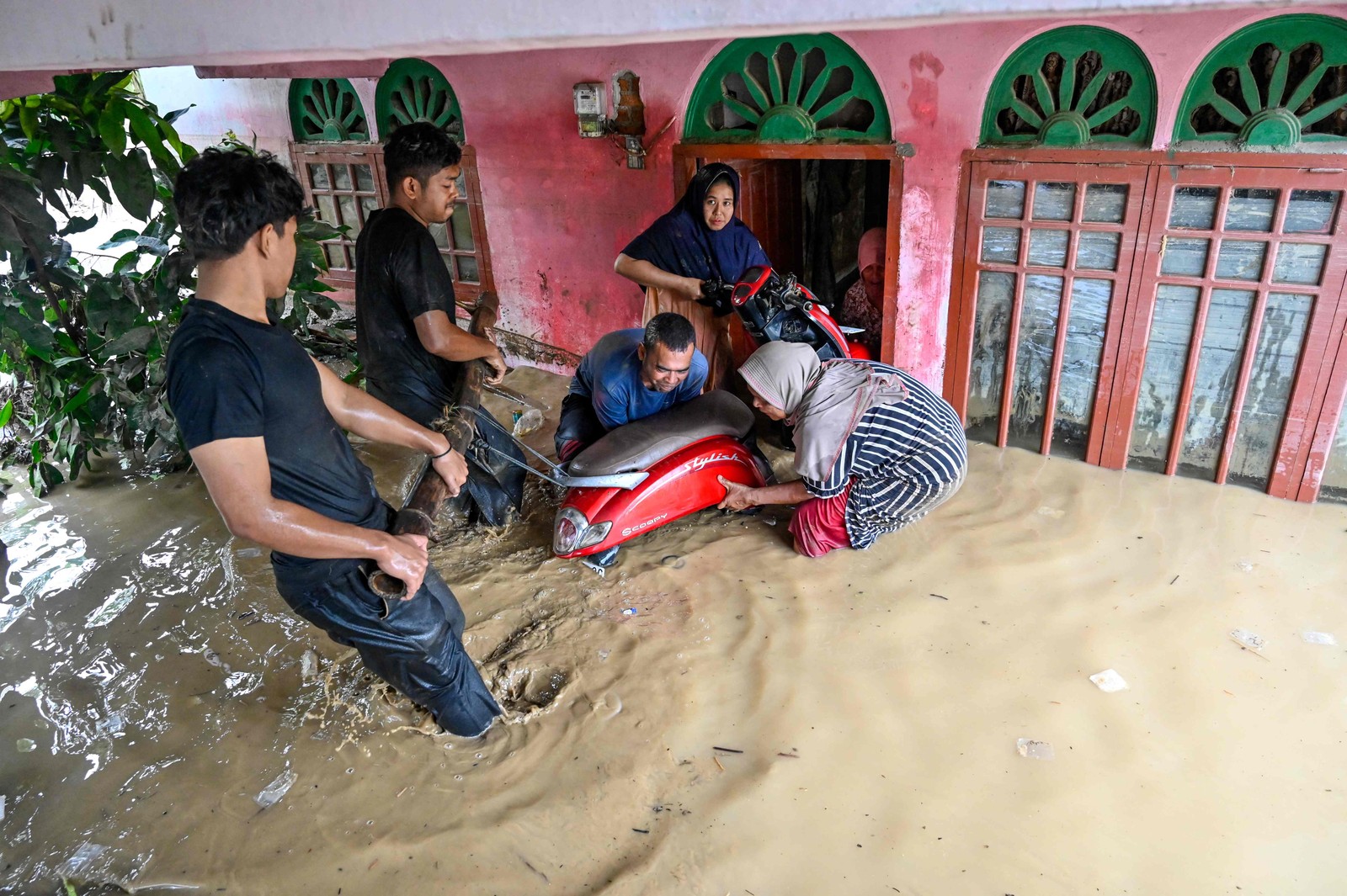 Indonesia's disaster management agency reports more than 200 people killed - Photograph: Shaider Muhyiddin/AFP