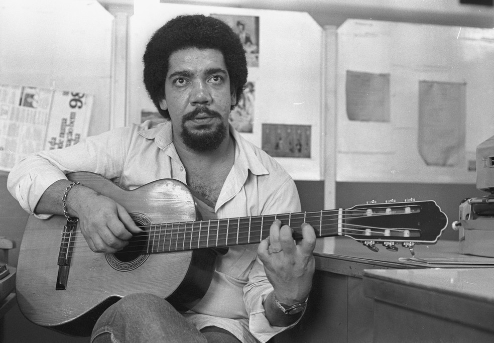 O violonista e guitarrista Hélio Delmiro, em 1979 — Foto: Cristina Zappa