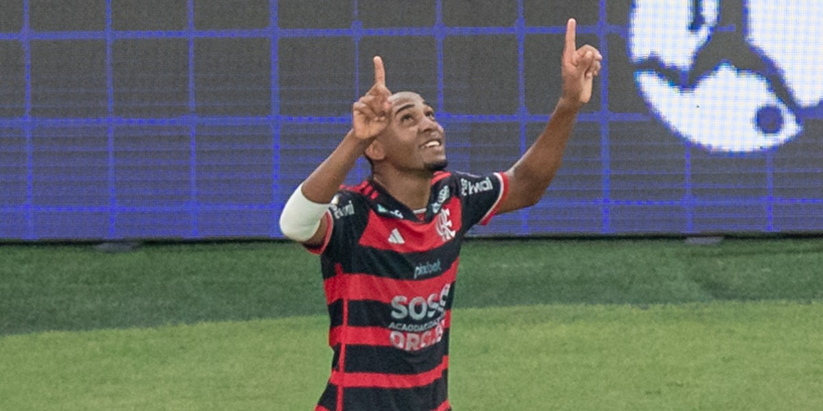 Com brilho de Lorran, Flamengo derrota o Corinthians e chega a liderança