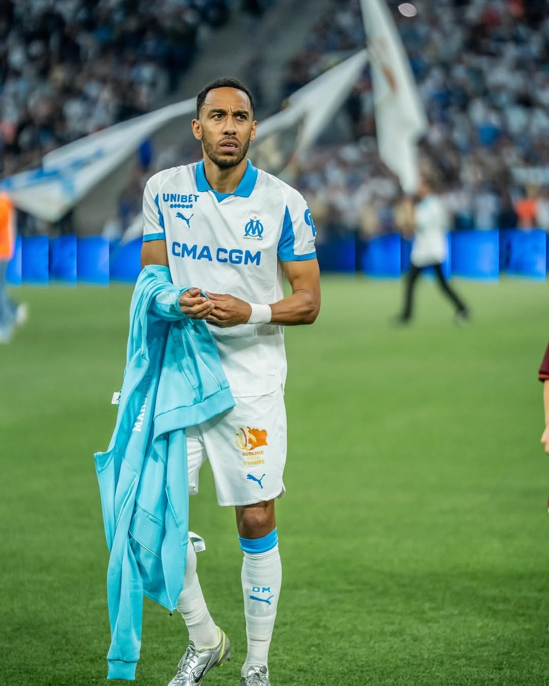 Aubameyang é suspenso por clube francês após disparar extintor de incêndio em funcionário; entenda