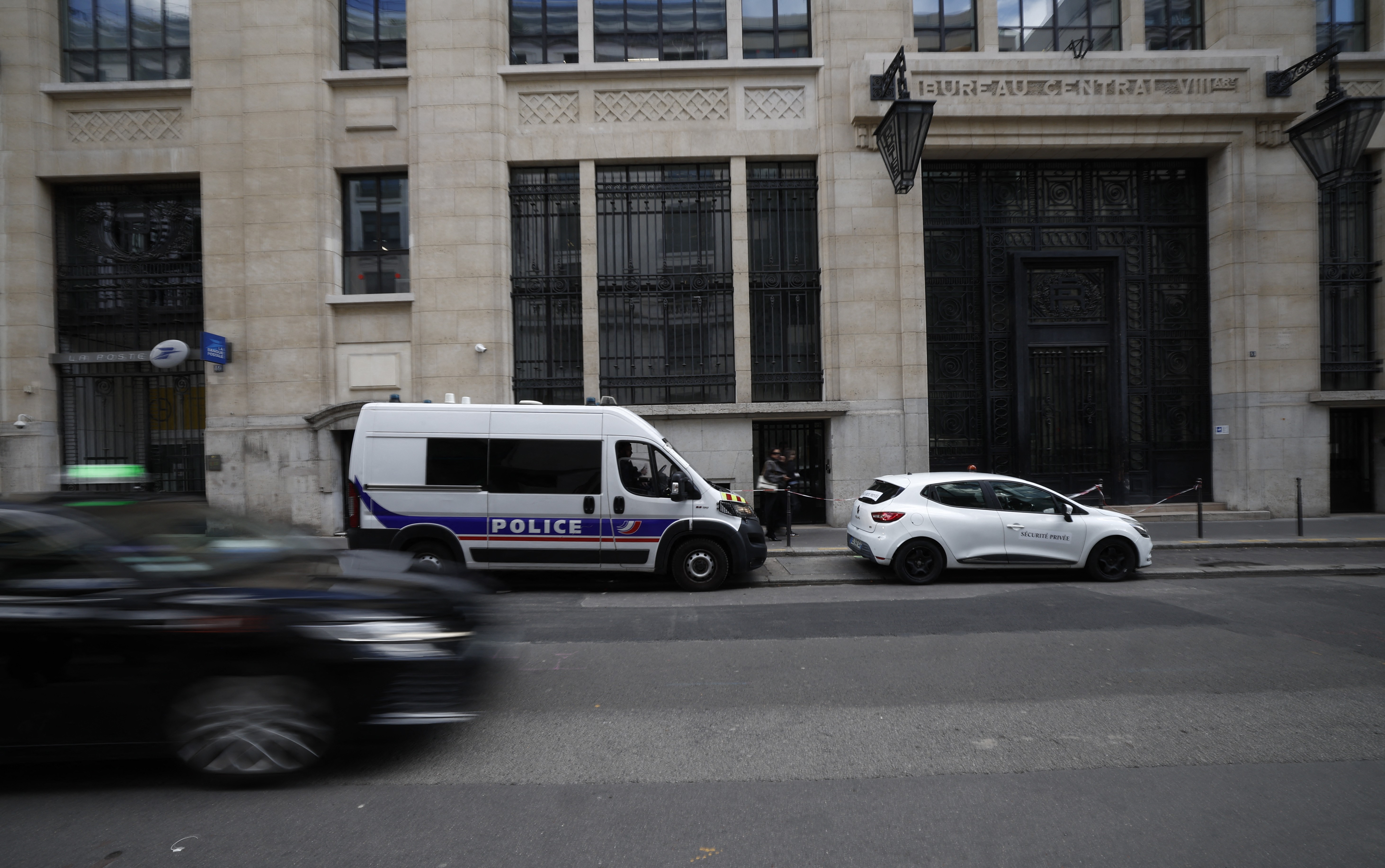 França vai suspender carteira de motoristas flagrados ao celular no volante