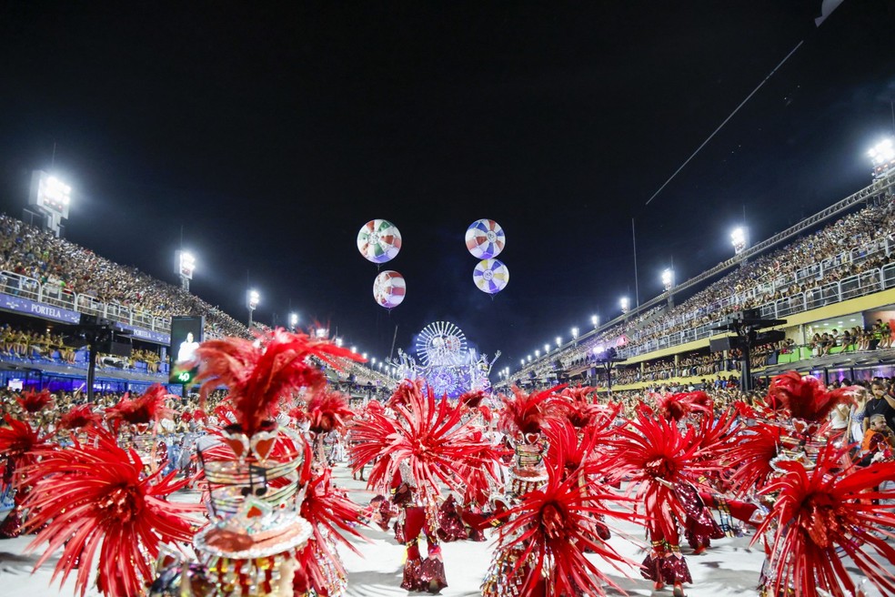 Desfile da Unidos do Viradouro — Foto: Domingos Peixoto / Agência O Globo