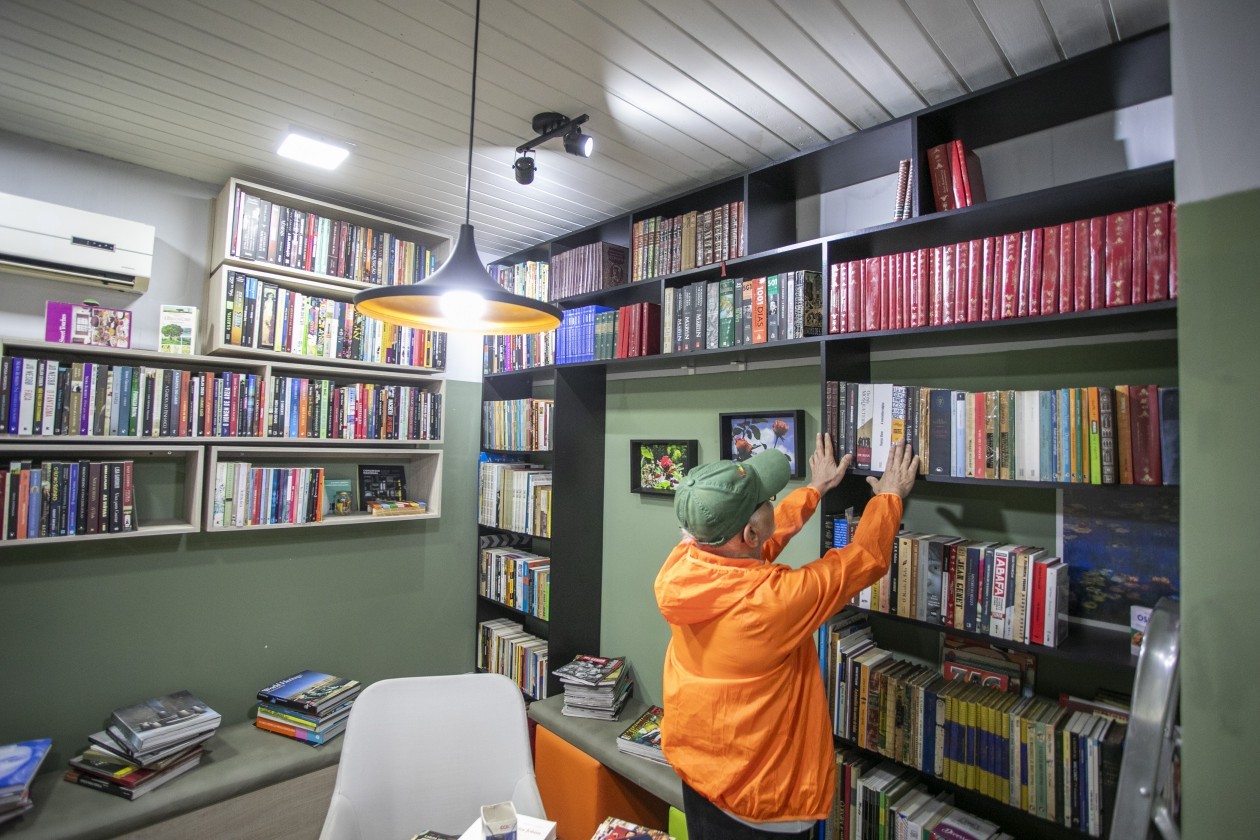 Biblioteca do retiro dos Artistas - Foto: Guito Moreto/agência Globo
