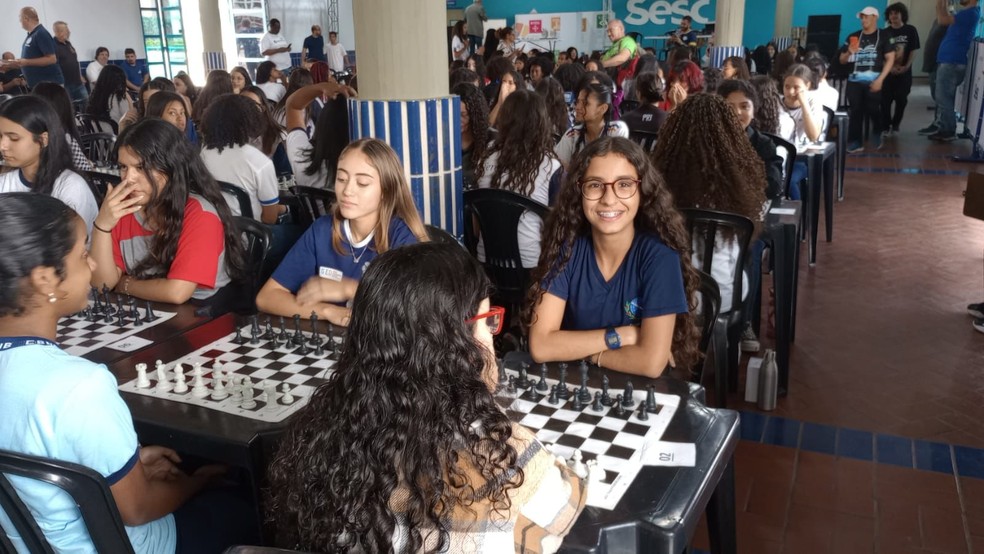 Campeã estadual de xadrez, Rafaela Bacelar (à direita) é uma das apostas do Pedro II este ano — Foto: Divulgação
