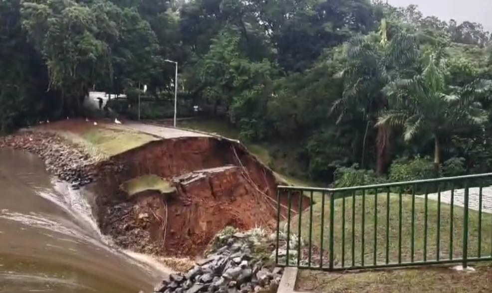 Após temporal, barragem de lagoa artificial rompe em parque de Belo Horizonte