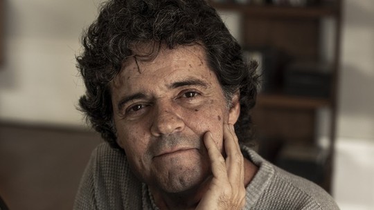 Felipe Camargo fala de nova série do Globoplay, lembra papel em 'Despedida de solteiro' e analisa os 27 anos de sobriedade