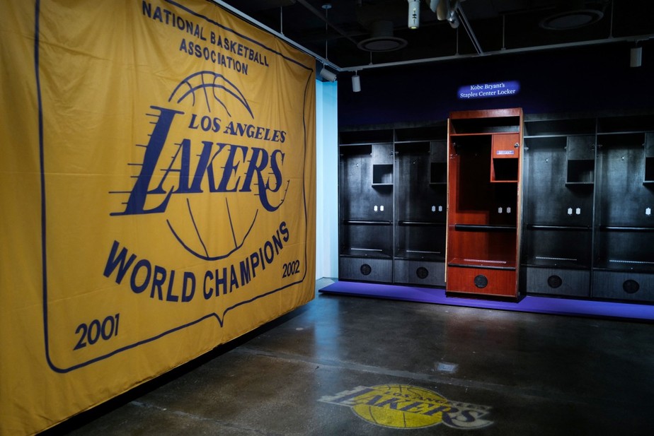 Armário de Kobe Bryant no ginásio do Los Angeles Lakers é leiloado