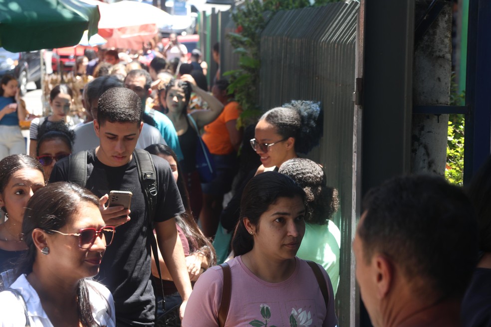 Entrada dos alunos para prova do CNU 2025 na Unigranrio, em Caxias — Foto: Gabriel de Paiva/ Agência O Globo