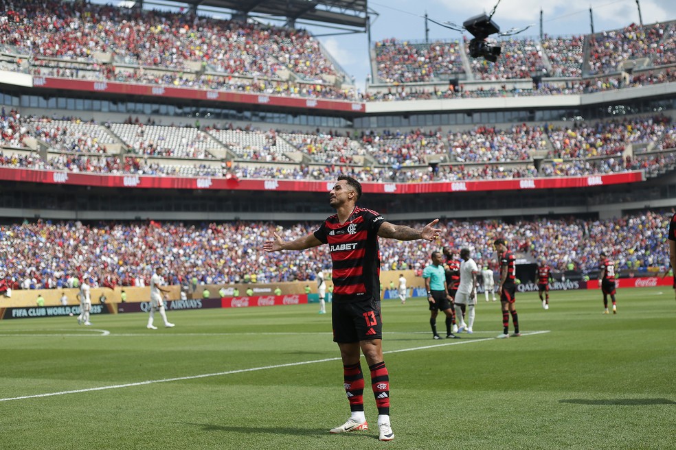 Danilo comemora gol do Flamengo contra o Chelsea, no Mundial de Clubes — Foto: Gilvan de Souza/Flamengo