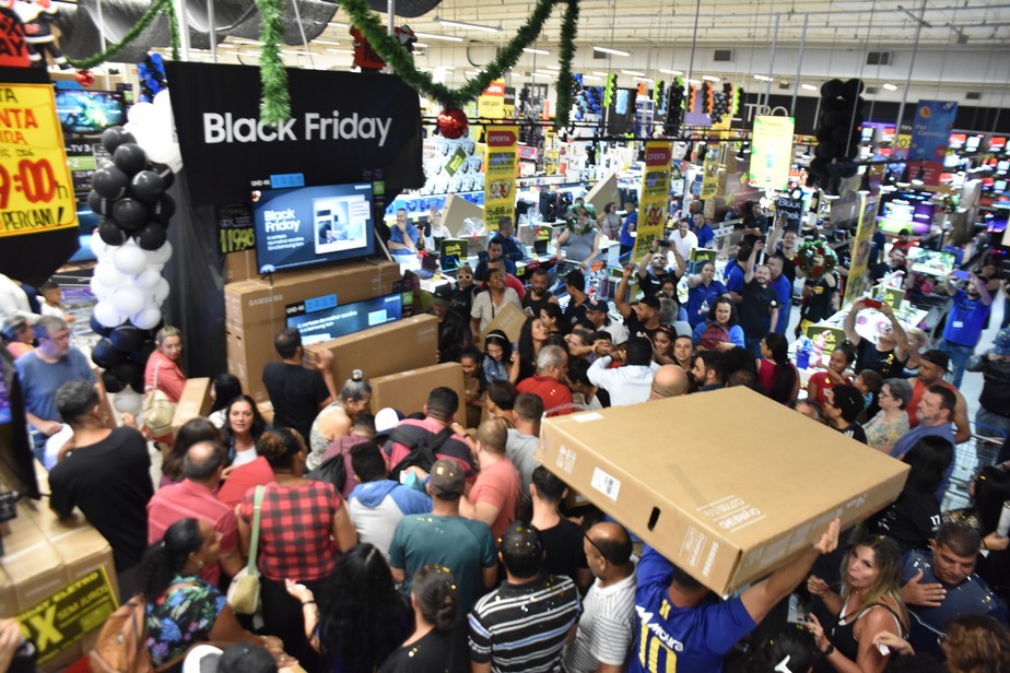 Black Friday: ansiedade com compras e frustações no dia de hoje pode gerar oniomania; entenda o que é