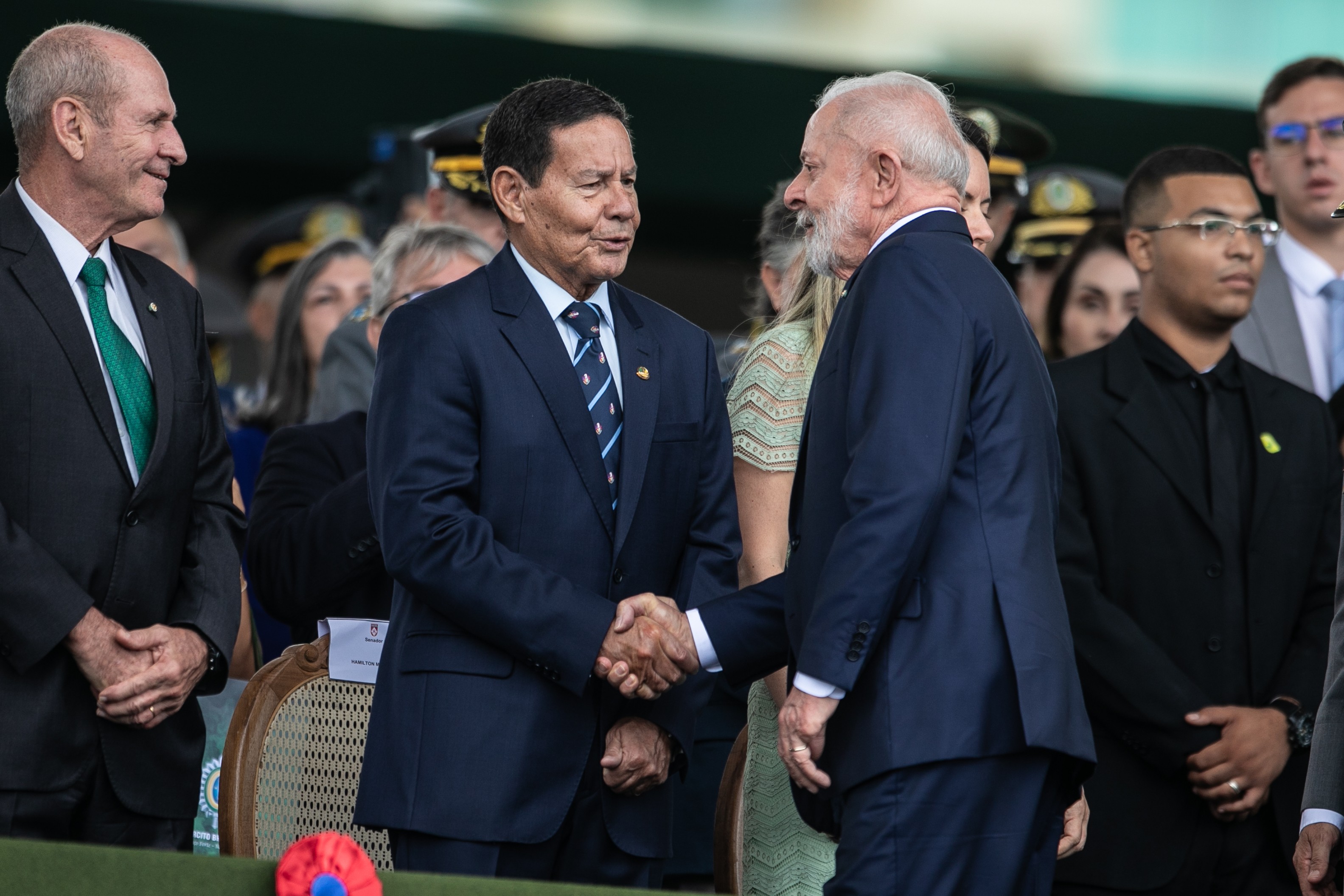 A certeza do general Mourão após encontro com Lula em Brasília - QTU Questões do Universo