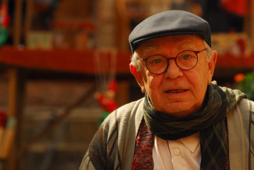 O ator Emiliano Queiroz, em cena de 'Passione' (2010)
