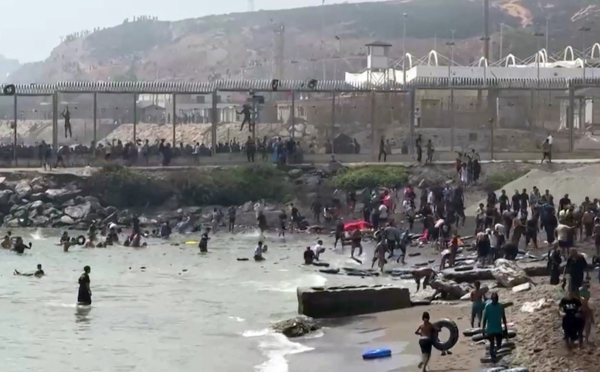 Marrocos atribui mortes em travessias de migrantes para Ceuta à ação de traficantes e desinformação on-line - QTU Questões do Universo