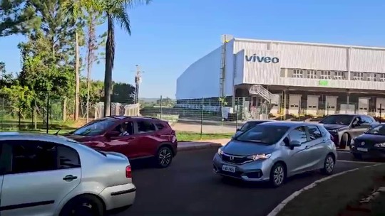 Solidariedade ao RS: Milhares de doadores enfrentam longas filas e lotam base Aérea de Brasília 