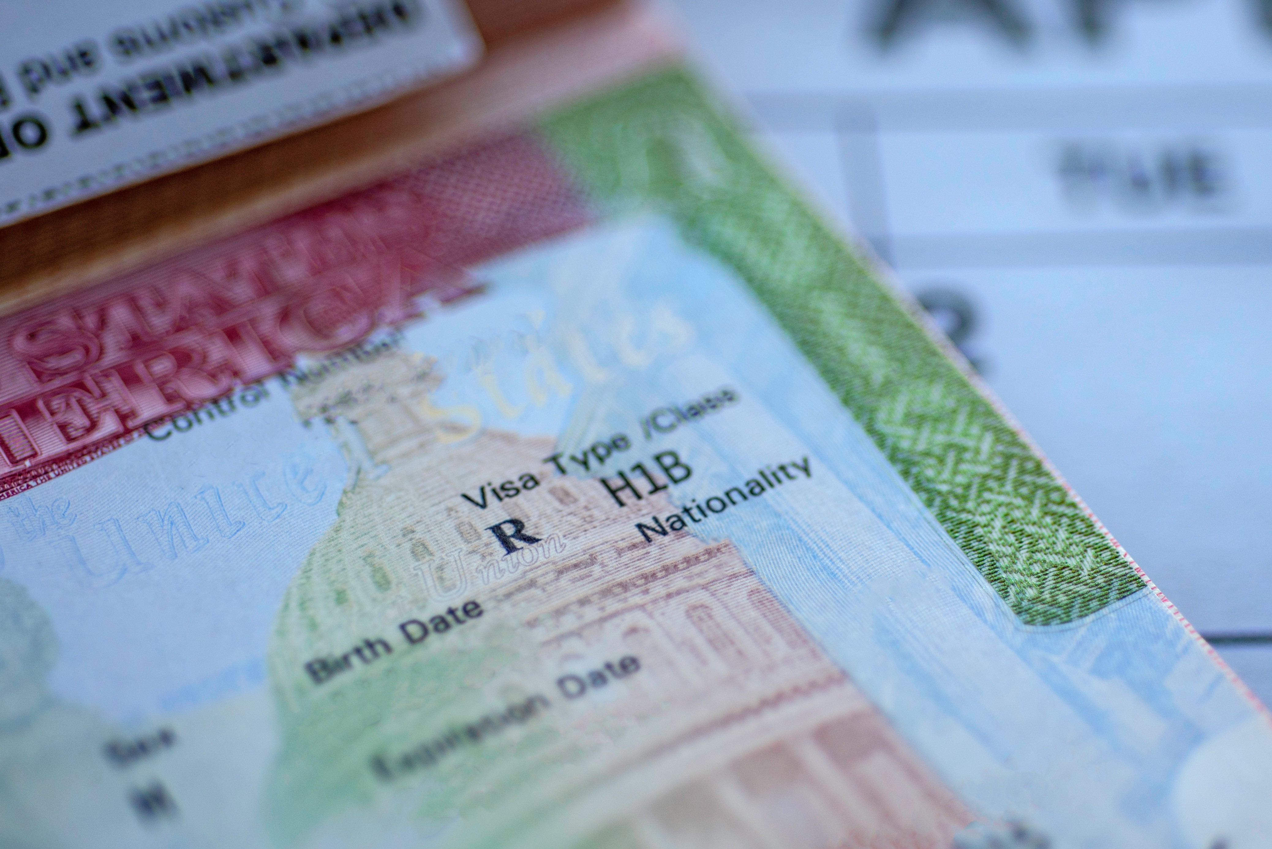 EUA anunciam suspens&atilde;o de vistos de imigra&ccedil;&atilde;o para cidad&atilde;os de 75 pa&iacute;ses, incluindo o Brasil; veja lista